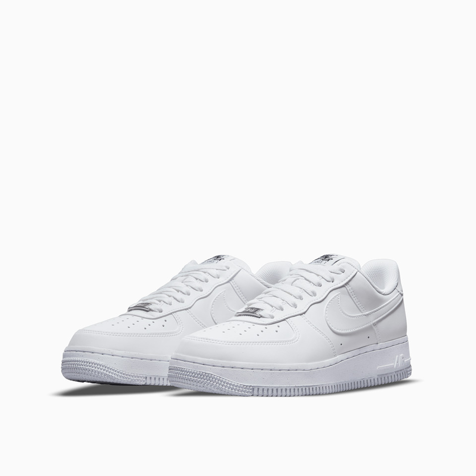 NIKE: SNEAKERS NIKE AIR FORCE 1 '07 NEXT NATURE (W) DC9486-101