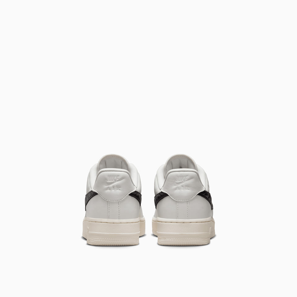 NIKE: NIKE AIR FORCE 1 '07 (W) SNEAKERS FV1182-001