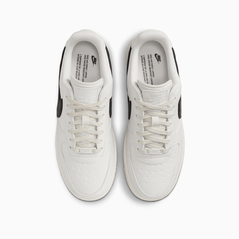 NIKE: NIKE AIR FORCE 1 '07 (W) SNEAKERS FV1182-001