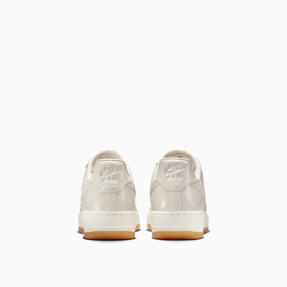 NIKE: SNEAKERS NIKE AIR FORCE 1 '07 LX (W) DZ2708-001