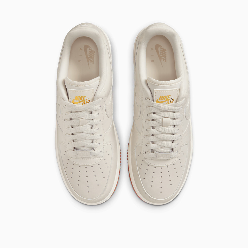 NIKE: SNEAKERS NIKE AIR FORCE 1 '07 LX (W) DZ2708-001